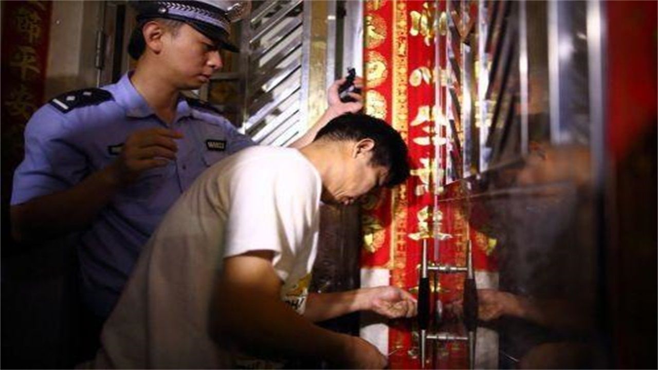 莆田请开锁师傅开了锁后，师傅为什么一般都不进门，就算主人请也不进去？